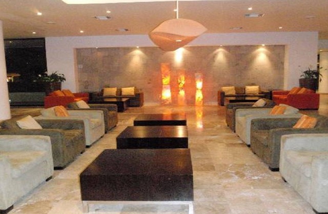 TROPICAL PARADISE AT THE PRESTIGIOUS MAYAN PALACE