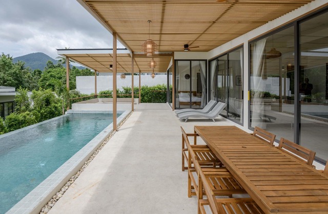 Tropical Peaceful Poolside Retreat