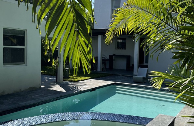 Tropical Villa: Luxe Pool/Spa in Prime Location!