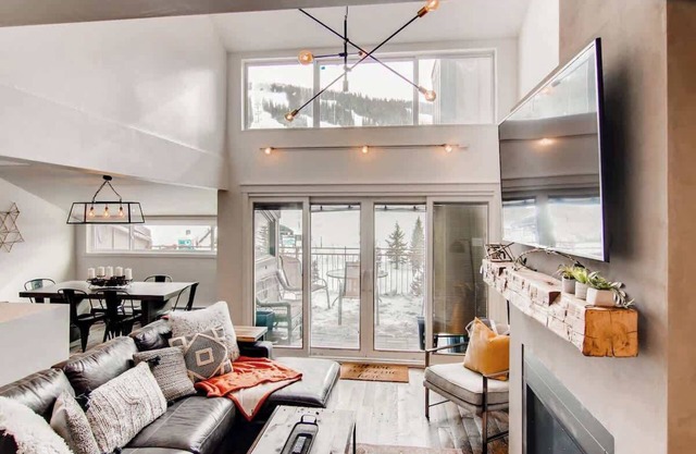 True Ski/Golf-in,Ski-Out Luxury Modern with Views