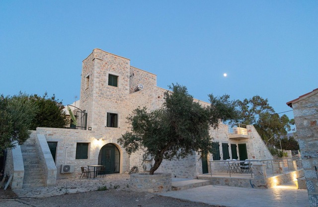 Tsopakas Nest Studio,Near tavern,Beach,Mani