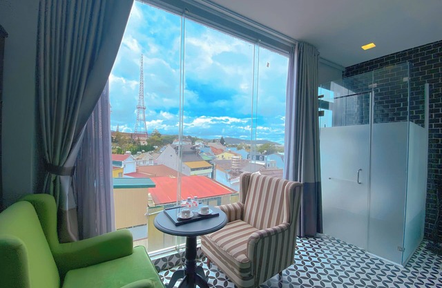 TTR Skypool View Hotel