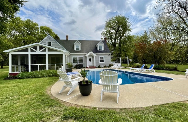 Tuckaway Cove. Book your fall get away now. New kitchen 2025