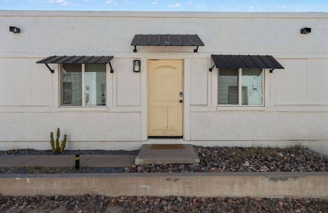 Tucson Digs Duplex Walking to University