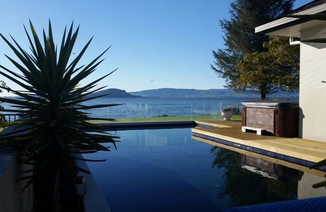 Tui Glen luxury lake side apartment