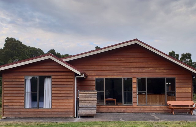 Tullah HideAway - Lakeside & Mountain Views