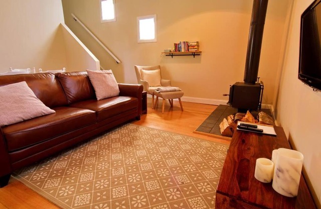 Tumbledown Barnhouse