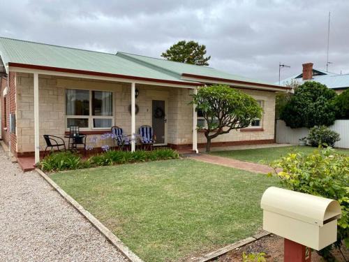 Tumby Bay Escape - 4BR - Beautiful Beach Cottage