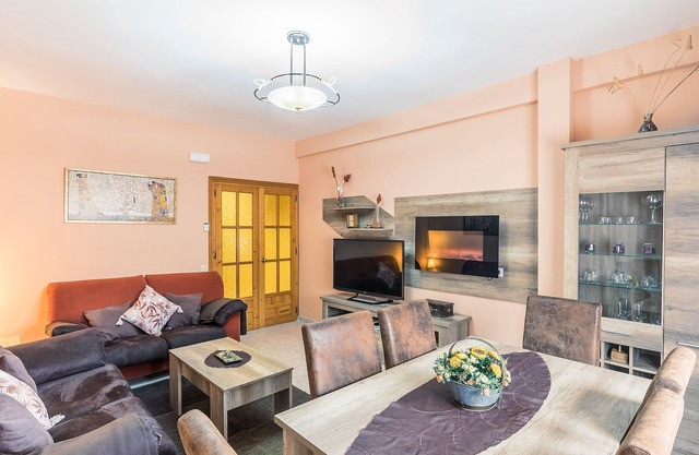 TURISTholedo: SAPPHIRE. Spacious, cozy and comfortable. Maximum 8 people. Free WIFI