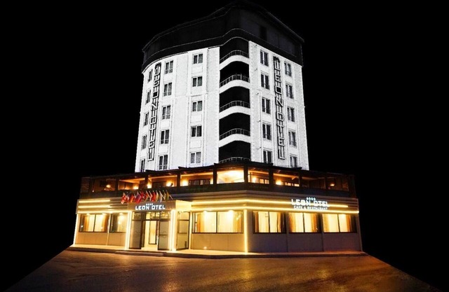 turistik yerlere yakınlığı ile misafirlerine ulaşım kolaylığı sağlamaktadır.