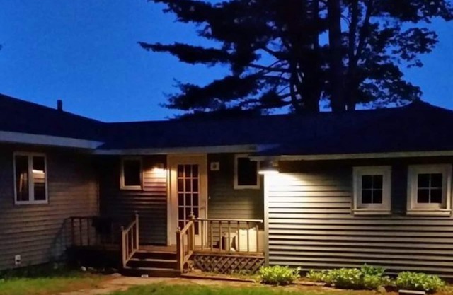 Turtle Cove on Town Lake: Golden Leaves & Lakeside Views – A Cozy Fall Retreat!