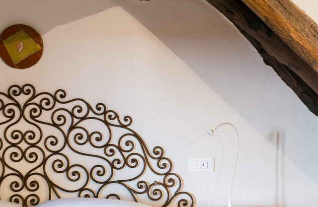 Tuscan Villa with a Pool and Bucolic Grounds near Siena