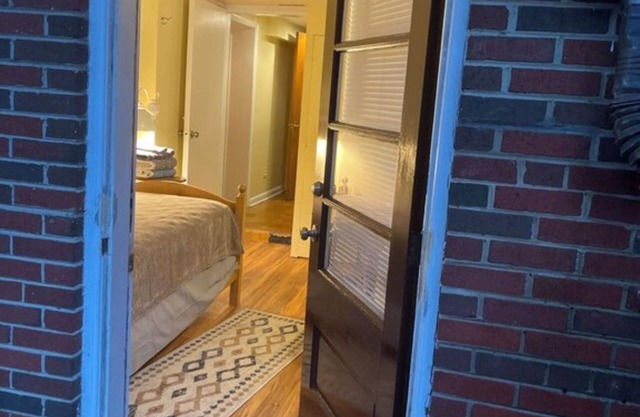 TWIN BED - PILLOW - SHOWER - FRIDGE - MW - 62.