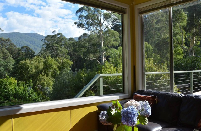 Twin Creek Cottage- a secluded forest retreat.