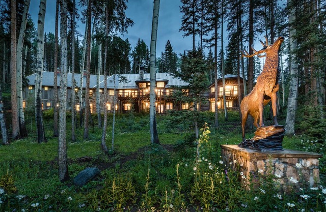 TWIN ELK- Luxury Estate, Game Room, Hot Tub, Easy ski Access