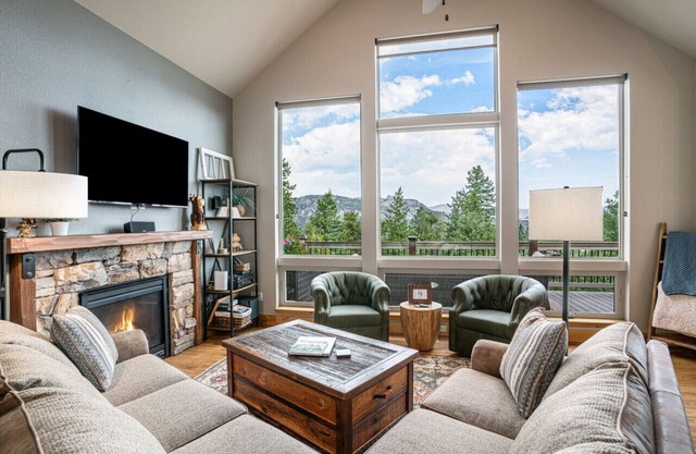 Twin Owls Mt Retreat Luxury 4Bed, Views, Game Room, A/C