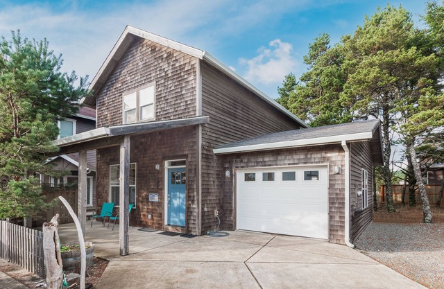 Twin Sands #168 - Updated, cozy, hot tub home. Dog OK