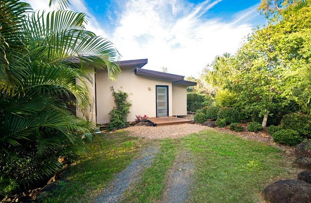 Twin shower, Spa, Private, Balcony, Large Kitchen