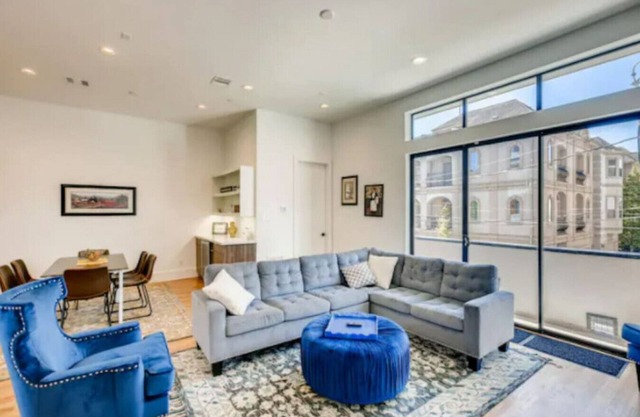 Two 4-Story Homes/Near Downtown/8 BDRMS/For Groups