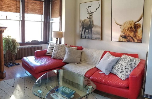 Two bedrms, living+dining, Kedgi Lodge nature themed suite