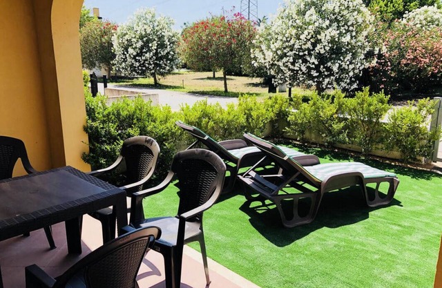 Two Bedroom Apartment, private Garden, 15 minute walk to Beach through Forest