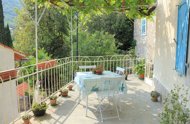 Two bedroom apartment with terrace and sea view Mošćenička Draga, Opatija (A-7906-b)