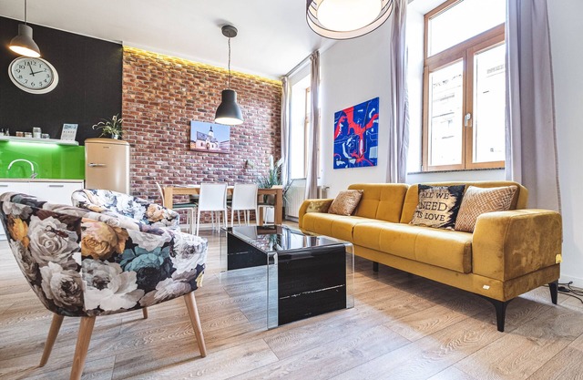 Two bedroom apartment Art