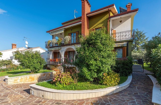 Two-Bedroom Apartment Antonela I