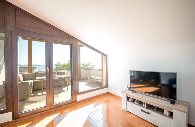 Two bedroom apartment near beach Vrsi - Mulo, Zadar (A-5848-a)