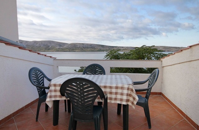 Two bedroom apartment near beach Kustići, Pag (A-6376-f)