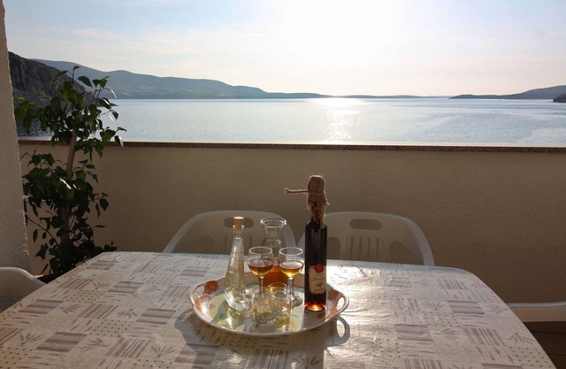 Two bedroom apartment near beach Metajna, Pag (A-6486-a)