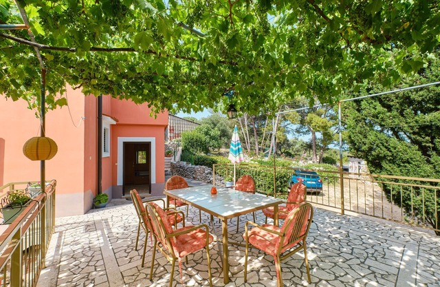Two bedroom apartment with terrace Ćunski, Lošinj (A-7867-b)