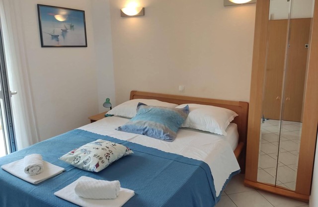 Two bedroom apartment with terrace and sea view Pisak, Omiš (A-4815-b)