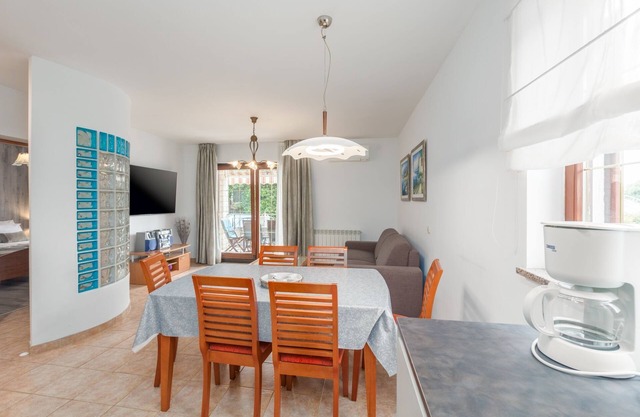Two bedroom apartment with terrace Vrsar, Poreč (A-17473-b)