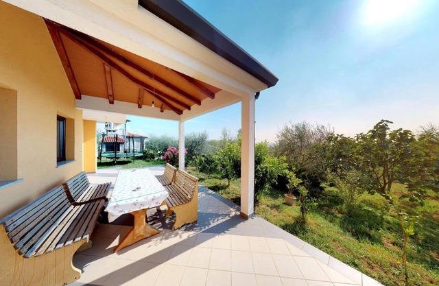 Two bedroom apartment with terrace Vilanija, Umag (A-17240-b)