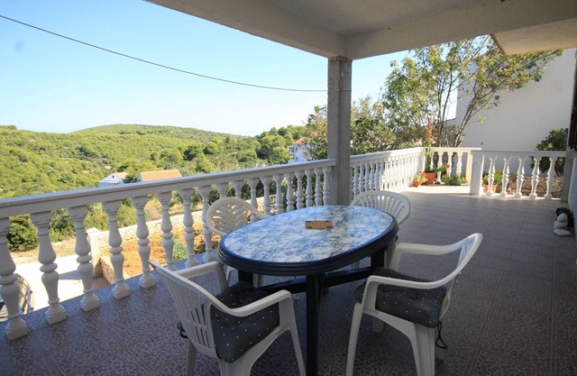 Two bedroom apartment with terrace Rukavac, Vis (A-8836-a)