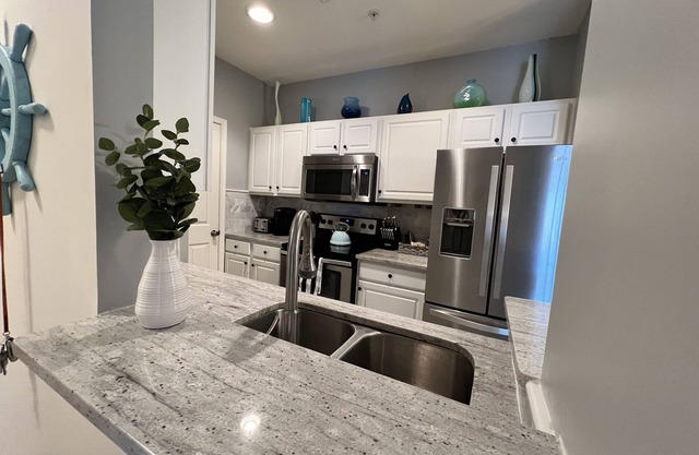 Two bedroom, dog friendly condo with pool, between Lewes and Rehoboth Beach