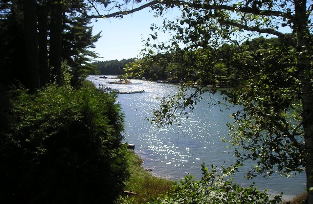 Two-Bedroom Maine Coastal Waterfront Cottage/optional kayak rental