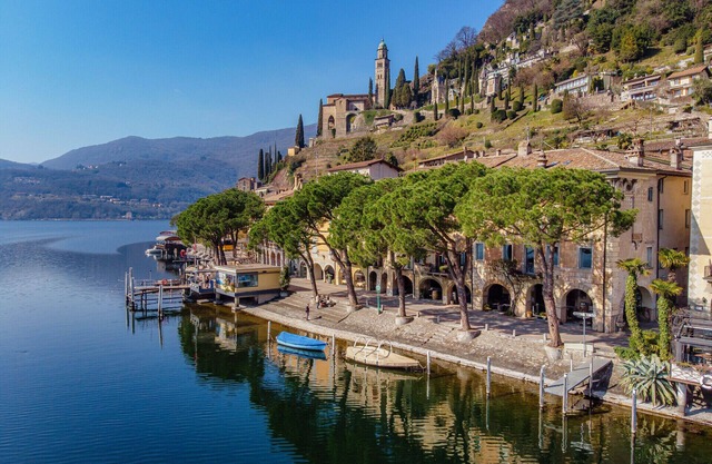 Two-beroom apartment on 3 levels in historic building in the village of Morcote