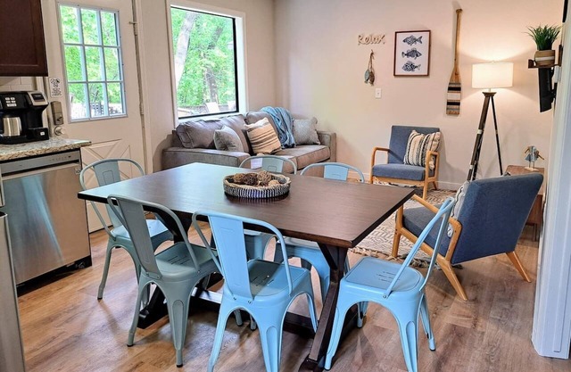 Two cabins in one! Family getaway near SDC & Lake!