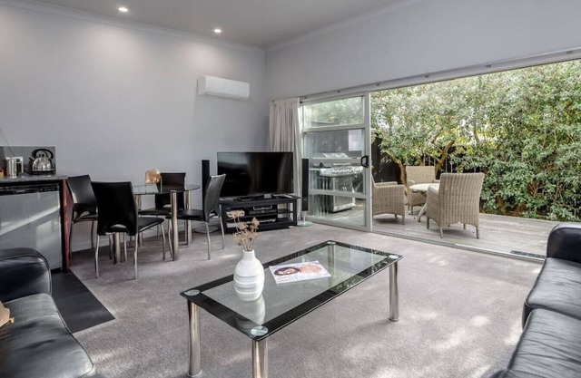 TWO FOUR COLOGNE #3, Martinborough