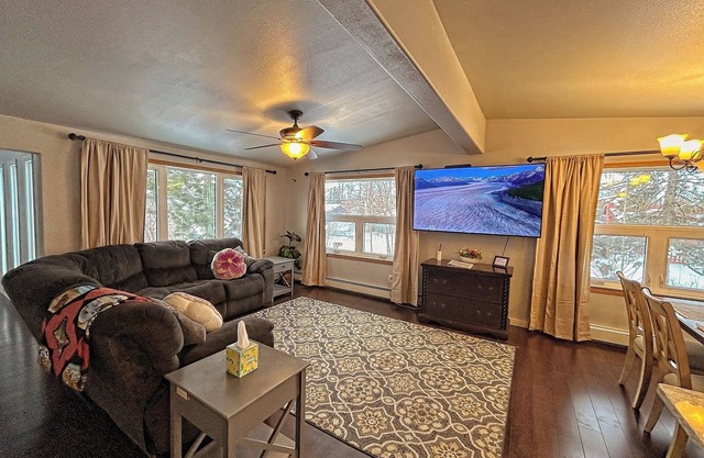 Two FULL bath, two bedroom, full kitchen, free laundry, centrally located!