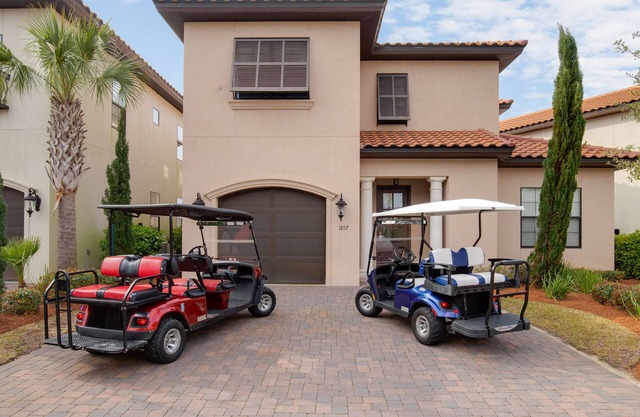 Two Golf Carts ~ Two Living Areas ~ Spacious Kitchen
