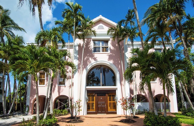 Two Home Estate Located on the Beautiful Gulf of Mexico on Captiva Island - Santa Fe!