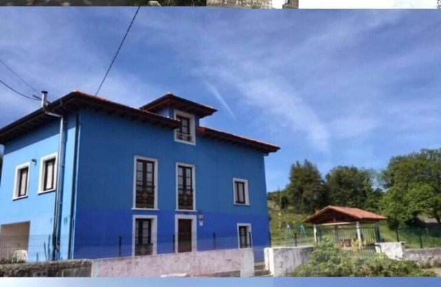 Two houses for 19 people + surrounded by 3000 m of land with barbecue and parking.