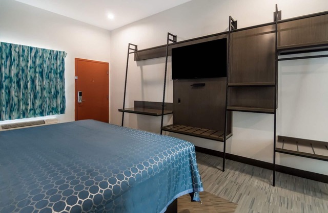 Two Queen Room at Scottish Inns-Forest Hill, Convenient Location Near I-20