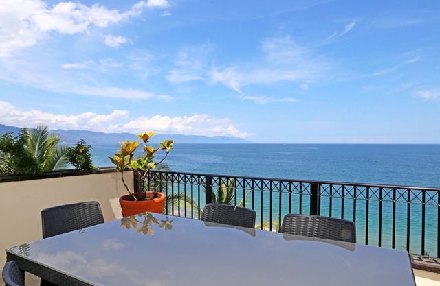 ❤️TWO STORY PENTHOUSE/BEACHFRONT/AMAZING SUNSETS/SUN-FILLED POOL/DOWNTOWN