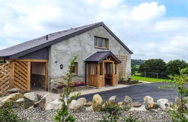TYN Y CELYN UCHAF, family friendly, luxury holiday cottage in Ruthin