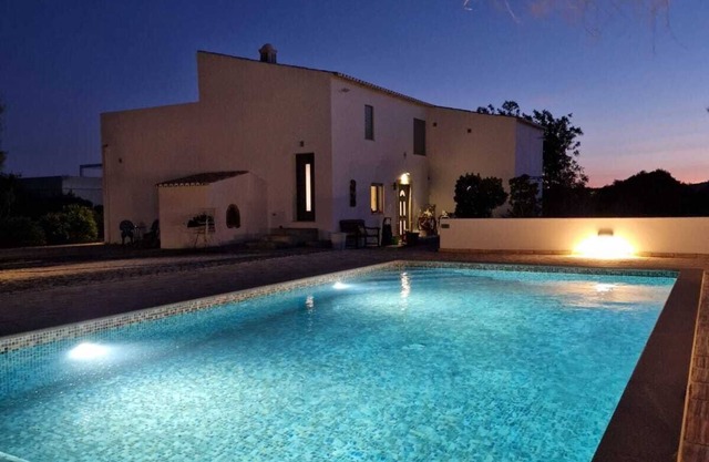 Typical country house in Algarve with swimming pool!