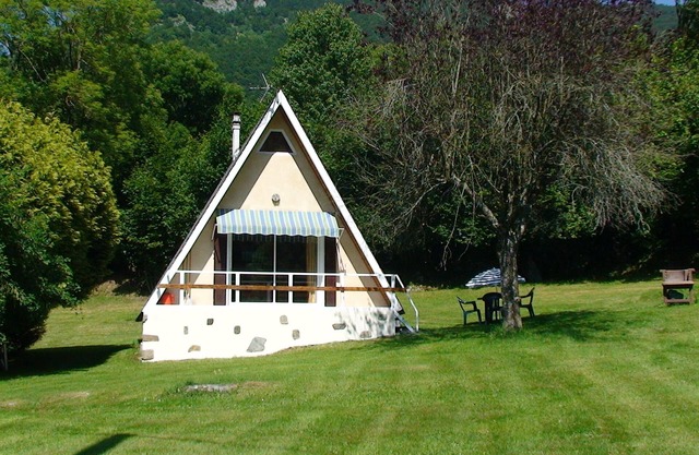 Typical mountain chalet in the heart of nature. Close to hiking and ski resorts